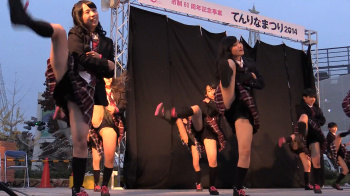 【アイドル】「Fun×Fam」のハミパンチラの画像