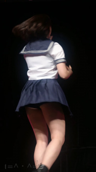 【アイドル】「TAN-SA･SUN（タン･サ･サ）」のSARAのハミパンチラの画像