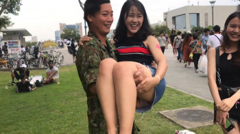 【その他】お姫様抱っこされた女の子のパンチラの画像