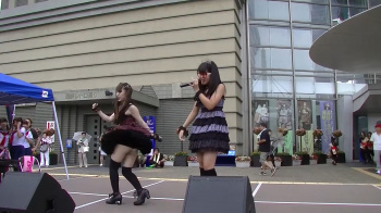 【アイドル】「ぶれいず」のハミパンチラの画像