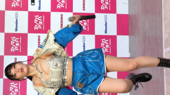 アイドルの胸チラやハミパンチラ、乳揺れの画像