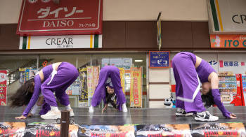 ダンサーの乳首ポチやパン線、胸チラの画像