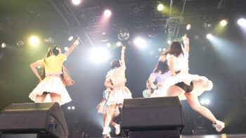 アイドルのパンチラ、ナプキンチラ、透けパンチラの画像