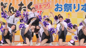 チアJKのハミパンチラ、透けパンチラの画像
