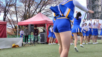 チアJKのハミパンチラ、パン線の画像