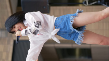 アイドルのハミパンチラ、尻肉揺れの画像