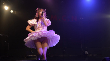 アイドルのパンチラの画像