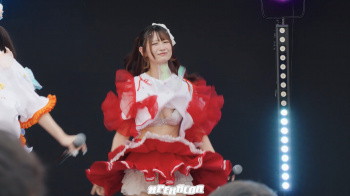 アイドルのブラチラ、胸チラ、ハミパンチラの画像