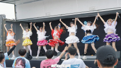 アイドルのブラチラ、胸チラ、ハミパンチラの画像
