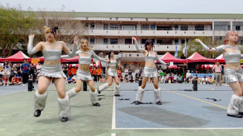 JKのヌーブラチラ、胸チラ、尻肉揺れ、乳揺れの画像