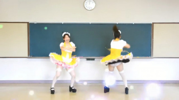 踊ってみたのパンチラ、胸チラ、乳揺れの画像