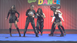 ダンサーの乳輪チラ、乳首チラの画像