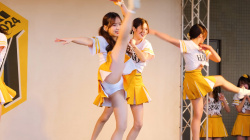 チアのハミパンチラ、パン線、ハミ尻、マンスジの画像