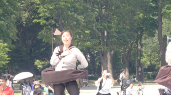 ダンサーの透けパンチラの画像