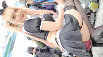 コスプレイヤーのパンチラの画像