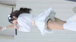 アイドルのハミパンチラ、ブラチラ、尻肉揺れの画像