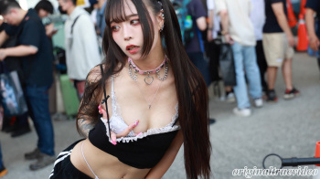 コスプレイヤーのハミパンチラ、ブラチラ、胸チラの画像