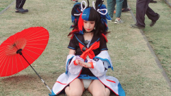 コスプレイヤーのパンチラ、胸チラの画像