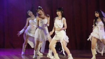 ダンサーのヌーブラチラの画像