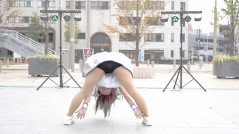 ダンサーの透けパンチラの画像