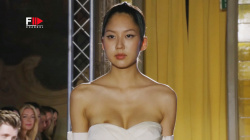 モデルの透け乳首、胸チラ、乳輪チラ、乳揺れの画像