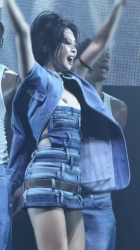 アイドルの胸チラ、乳輪チラ、乳首チラ、乳揺れの画像