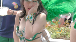 サンバのハミ尻、胸チラ、ニップレスチラ、乳輪チラ、乳首チラの画像