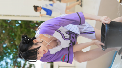 アイドルの胸チラの画像
