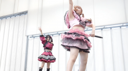 アイドルのブラチラ、胸チラの画像