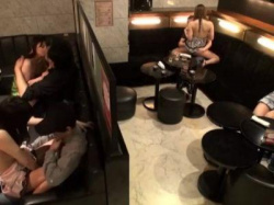【素人＆制服】魅力的な美女が沢山いるおっパブ店で秘密の本番ファック！ギンギン確実の画像