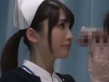 【ナンパ＆エロ動画】激カワ看護師さんが仕事帰りに制服のまま素人男性のチンポにまたがって激エロ生女乗り！こんなAVを待ってたの画像
