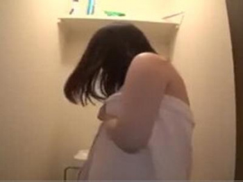 『そのまま出していいよ♡』巨乳な素人娘をナンパして即ハメ生出し！興奮必須ボディの画像