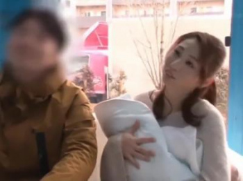 〖マジックミラー-デカチン〗【マジックミラー号】旦那をミラーの外に待たせてデカチン男とノースキンで不倫！スケベ注意なスケベ映像の画像