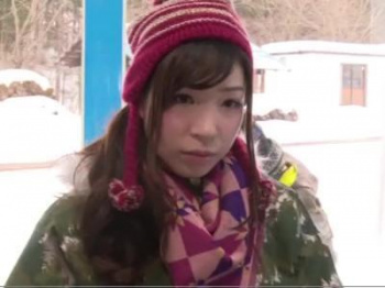 @見えてないよね??,寝取り@スキー場でスキーウェアの素人カップルの彼女を寝取ってゴム無し生出し性行為！セクシーな女の子のエロ動画の画像