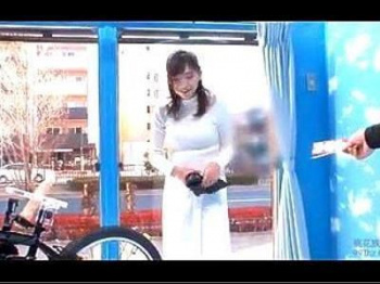 {マジックミラー\幼妻}『またイッちゃう…』アクメ自転車で濡れ濡れになった人妻のま〇こにデカチン挿入！見なきゃ損する抜ける動画の画像