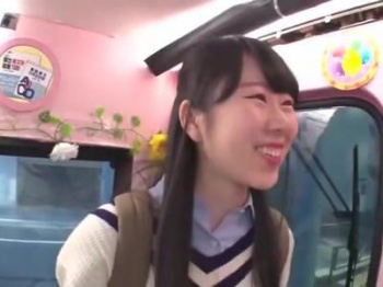 {素人ナンパ\外見える!?}顔面騎乗しながらの集中力トレーニングで本気イキしてしまう十代美少女！勃起不可避のメチャ抜け映像の画像