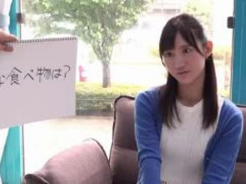 {外見える!?\即ハメ}【ムンムンカー】心の準備もできていない素人娘の下着の横からズブッ！エロすぎ注意なエロ映像の画像