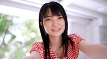 【伊織ひなの】物静かな性格の黒髪美少女が男優のデカチンにビクンと細いカラダを震わせイキまくる!の画像