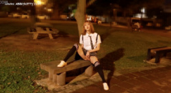 女装子: 夜の公園で激しく露出オナニーの画像