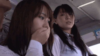 女子校生の柔らかい桃尻に擦りつけ大量の濃い精子をぶっかける痴漢魔の画像