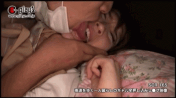 夜道を歩くギャルを尾行し自宅に押し込み中出しレイプの画像