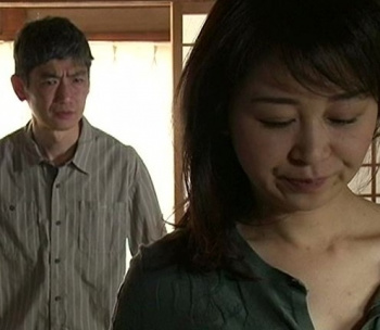 旦那に見つかる息子との近親相姦♥ビンタを食らわす逆鱗に触れた妻…お前より息子がいいのよの画像