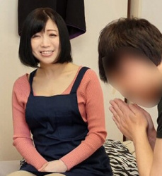 43歳人妻に懇願して全裸♥こんなおばさんでいいの？…結婚してるのよ…爆乳奥さんの恥じらいの画像