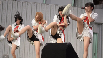 【YouTube】地下アイドル・ULTRA BUZZのパンチラ動画がエロい！の画像