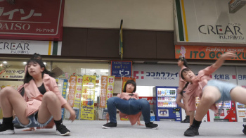 【YouTube】JKのパンチラ動画がエロい！の画像