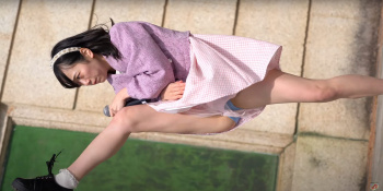 【YouTube】地下アイドル・日向りりの水色パンチラ動画の画像