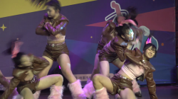 【YouTube】ダンス！台湾の女子高生が開脚でパンモロするエロ動画の画像