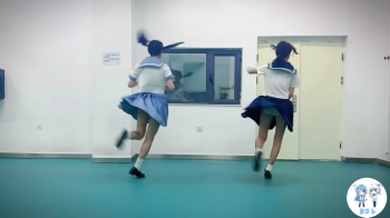 【YouTube】ダンス！セーラー服で踊ってパンチラしちゃうエロ動画の画像