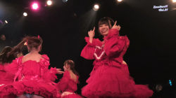 【YouTube】ダンス！K-POPイベントで純白パンチラしちゃうエロ動画の画像