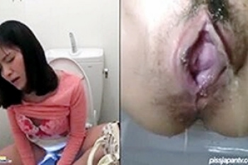 《無修正》盗撮【女子トイレ】～「WC」に「盗撮カメラ」を設置～「オナニー女子」の「おマ●コ」＆「穴」を隠し撮り～！ ！の画像